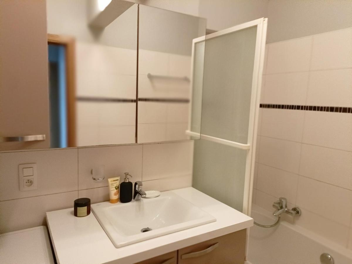 Cozy 2 Bedroom Apartment - Metro Montgomery Bruxelles Extérieur photo